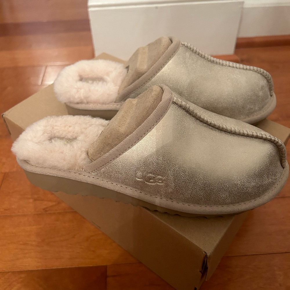 NIB UGG KEEGAN COZY SOFT SLIPPERS IN METALLIC KID SIZE 3